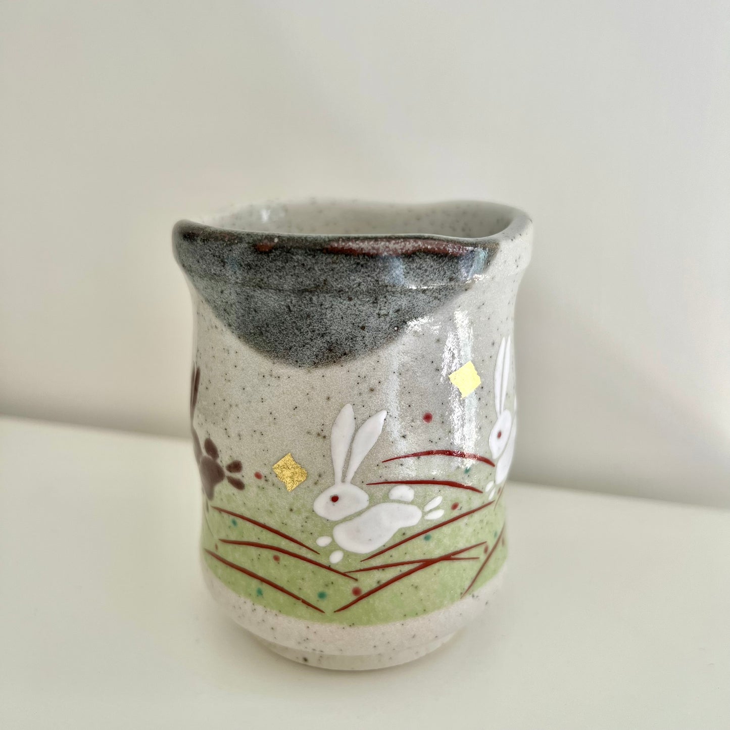 手繪日本兔系列 淡綠色茶杯 | 九谷燒