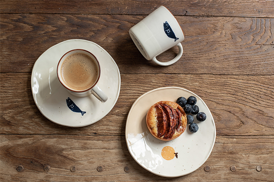 IZAWA 藍色小魚 美濃燒瓷器仿粗陶圓盤